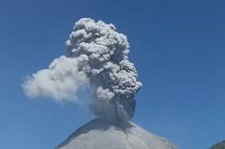 Indonesia: Núi lửa phun trào khiến ít nhất 9 người thiệt mạng