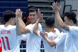 Cầu thủ có tên đặc biệt lập cú đúp giúp ĐT Việt Nam thắng 14-0, cùng Thái Lan giành vé đi tiếp sớm một lượt