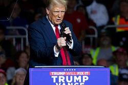Bầu cử Tổng thống Mỹ: Dù có 'lợi thế đáng kể', ông Trump bất ngờ thừa nhận có thể thua cuộc