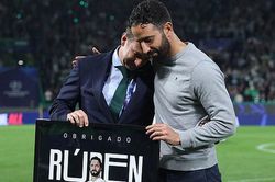 Tân HLV MU có màn chia tay fan đầy cảm xúc tại Sporting Lisbon, đến Guardiola cũng phải gửi lời chúc mừng