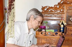 Vượt lên số phận, nhà thơ Trương Quang Thứ viết nên 'kỳ tích'