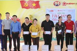 Chương trình 'Hà Giang - Chia sẻ tấm lòng' đến với bà con vùng cao