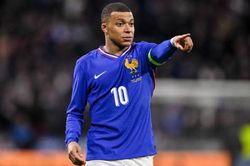 Vì sao Mbappe tiếp tục bị loại khỏi tuyển Pháp?
