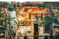 Ngắm Hà Nội lãng mạn, hoài cổ qua tranh bằng bút bi của họa sĩ GenZ