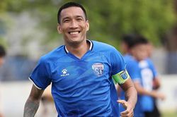 CLB Quảng Ninh lên hạng sớm
