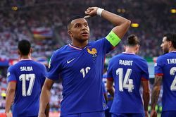 Toàn cảnh vụ Mbappe bị 'hắt hủi' ở ĐT Pháp: Cuộc gọi cuối cùng từ Deschamp, Mbappe bất lực