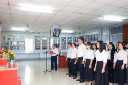 Báo Nghệ An dâng hoa, dâng hương tưởng niệm Chủ tịch Hồ Chí Minh