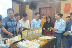 Văn Bàn công bố logo chỉ dẫn địa lý 'Thẩm Dương' với sản phẩm gạo nếp Khẩu Tan Đón