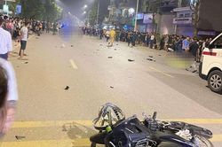 Hà Nội: Nguyên nhân vụ tai nạn giữa 3 xe máy, 2 người chết