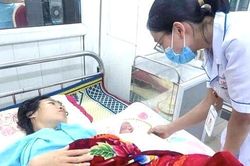 Bác sĩ hiến máu khẩn cấp, cứu sản phụ sốt xuất huyết nguy kịch 'vượt cạn'
