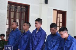 Sau tiệc sinh nhật, nhóm thanh niên tổ chức 'bay lắc' trong quán karaoke