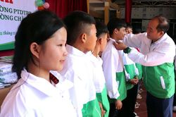 860 áo khoác trao tặng học sinh Mường Chà