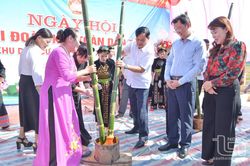 Lãnh đạo tỉnh dự Ngày hội Đại đoàn kết toàn dân tộc với khu dân cư Bản Đông
