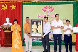 Trưởng ban Nội chính Tỉnh ủy Hồ Lê Ngọc vui hội Đại đoàn kết tại huyện Đô Lương