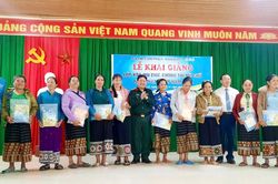 Khai giảng lớp xóa mù chữ, chống tái mù chữ tại huyện Quế Phong