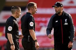Trọng tài bị đình chỉ vì nói xấu Klopp đã tự làm trò cười cho chính mình