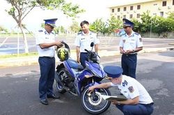 Kiểm tra công tác bảo đảm trật tự, an toàn giao thông đường bộ tại Hải đoàn 32 Cảnh sát biển