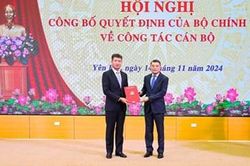 Công bố quyết định của Bộ Chính trị về công tác cán bộ