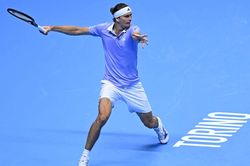 Hạ Casper Ruud, Zverev chạm 1 tay vào vé bán kết ATP Finals