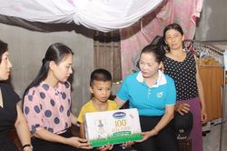 Chương trình 'Mẹ đỡ đầu' viết tiếp hành trình cho trẻ mồ côi Nghệ An