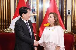 Chủ tịch nước Lương Cường hội đàm với Tổng thống Peru