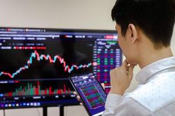 Khối ngoại bán ròng nghìn tỷ, VN-Index tiếp tục lao dốc