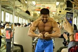 Sắc màu cuộc sống: Độc đáo chuyến 'tàu cơ bắp' ở miền Tây Nhật Bản