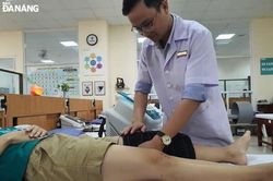 Chia sẻ kinh nghiệm phục hồi, cải thiện mức độ vận động của khớp gối sau tái tạo dây chằng