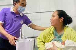 Thứ trưởng Bộ Y tế: 'Bảo đảm cho mọi trẻ sinh non đều được chăm sóc sức khỏe tốt nhất'