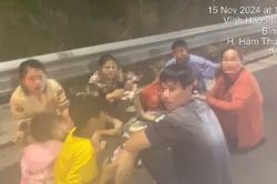 Tài xế đỗ ô tô trên cao tốc để cả nhà... ăn tối