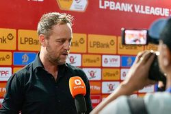 Tin nóng bóng đá Việt 17/11: HLV CAHN nhận lỗi sau trận thua sốc, V-League xuất hiện sự cố hy hữu