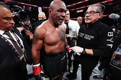 Mike Tyson giải thích vì sao xứng đáng 'thắng' Jake Paul; hai võ sĩ chính thức nhận án phạt