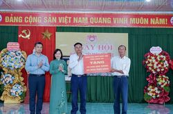 Đoàn đại biểu Quốc hội tỉnh Nghệ An dự Ngày hội Đại đoàn kết tại huyện Yên Thành