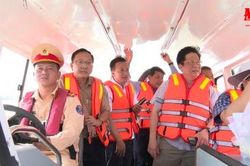 Chủ tịch UBND tỉnh khảo sát tuyến đường thủy nội địa, các cảng và khu mỏ khai thác cát