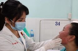Nguy cơ biến chứng từ các sản phẩm peel da quảng cáo trên mạng xã hội