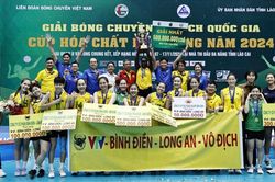 Tin nóng thể thao sáng 18/11: 2 tuyển thủ bóng chuyền Việt Nam được vinh danh và nhận 2,5 tỷ tiền thưởng; Arsenal dính bão chấn thương