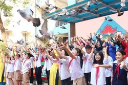 Trường THCS Tây Sơn kỷ niệm 70 mùa hoa, tưng bừng đón ngày Nhà giáo Việt Nam