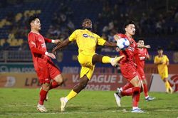 Viettel thắng '5 sao' SLNA ngay trên sân khách, vào top 3 V-League