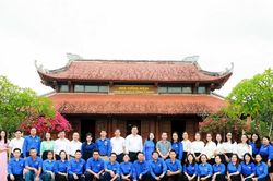Chi đoàn Báo Nghệ An tổ chức Đại hội nhiệm kỳ mới tại Khu lưu niệm Tổng Bí thư Lê Hồng Phong