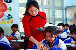 Nhà giáo Ưu tú Trần Thị Hoài Nam hết lòng vì học sinh