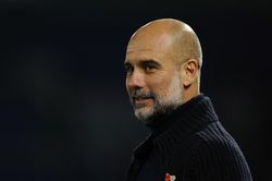HLV Guardiola gia hạn hợp đồng với Man City