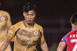 Văn Thanh lập cú đúp kiến tạo trước Bình Định