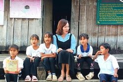Cô giáo cắm bản kể kỷ niệm tế nhị khiến học sinh bật cười