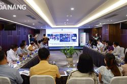 Bảo đảm an toàn cho trẻ em trên ô-tô khi tham gia giao thông