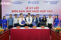 Ký kết biên bản ghi nhớ hợp tác phần mềm giám sát thi cử và thu phí không dùng tiền mặt trong sát hạch lái xe