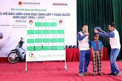 Đội mũ bảo hiểm an toàn khi tham gia giao thông