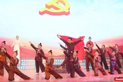 Học Bác phong cách giản dị, gần dân, sát dân