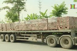 Xử phạt nhiều xe quá tải qua huyện Quốc Oai