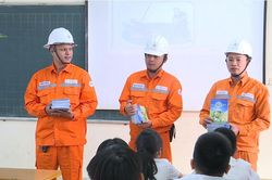 EVNHANOI: Tuyên truyền và lựa chọn kiến thức phù hợp với lứa tuổi học sinh về sử dụng điện an toàn, tiết kiệm