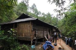 Nghịch tử tẩm xăng thiêu sống bố mẹ ruột ở Hà Giang